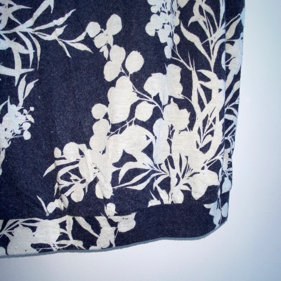 TROPICAL NAVY & WHITE TANK TOP - Picture 4 of 4